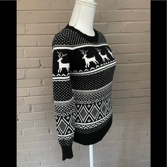 Old Navy Deer Print Sweater XS - Picture 2 of 5
